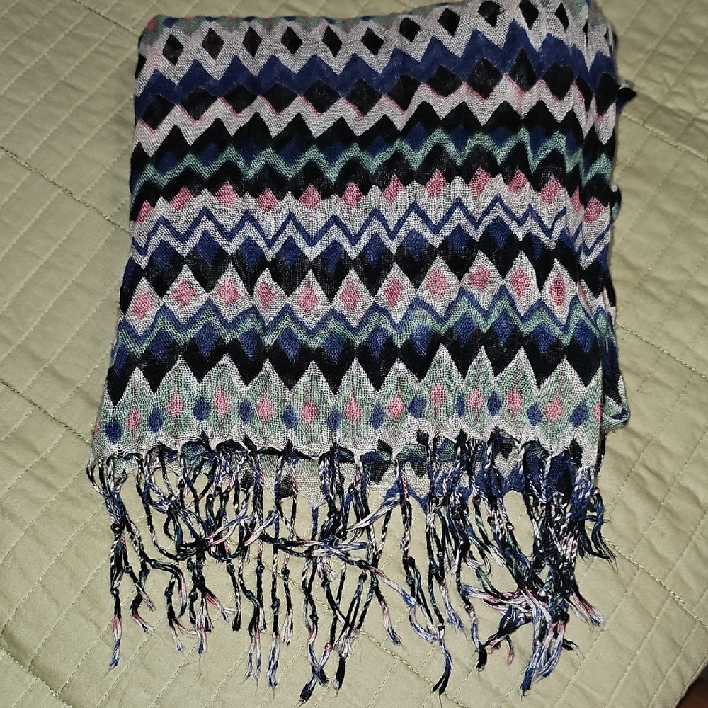Chevron Patterned Fringe Scarf